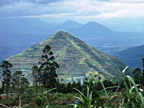 Bukit Lalakon, piramida Nusantara